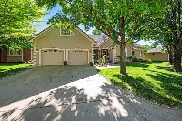 6907 W Garden Ridge Ct, Wichita, KS 67205