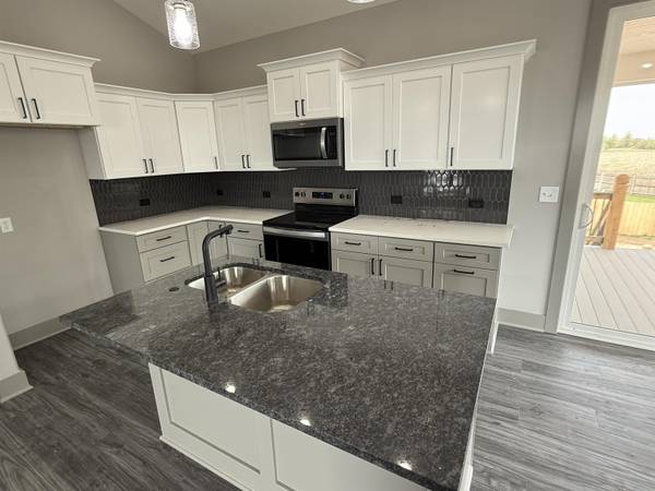 130 E Poplar Circle, Goddard, KS 67052