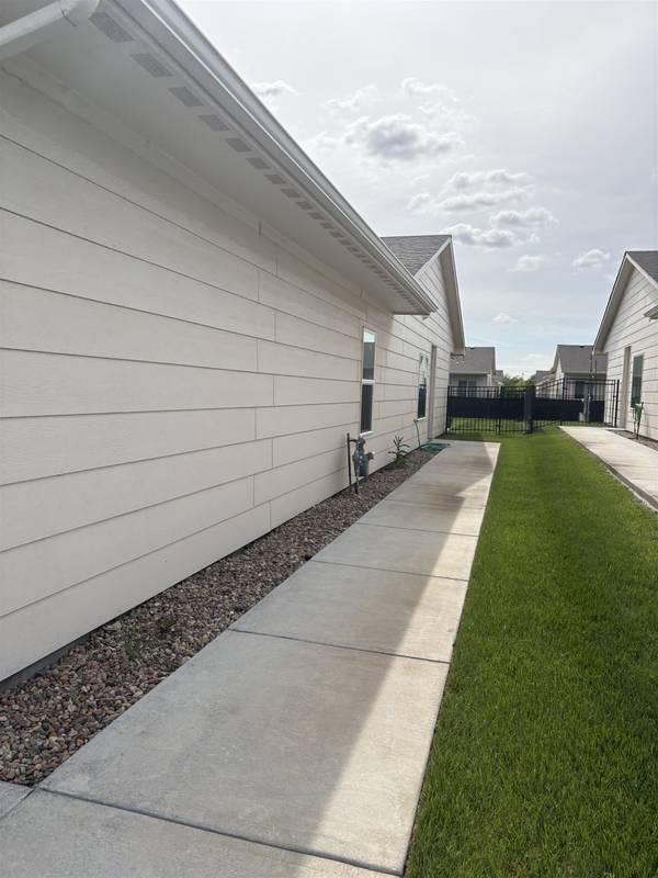 4463-4465 N Sandplum St, Wichita, KS 67205