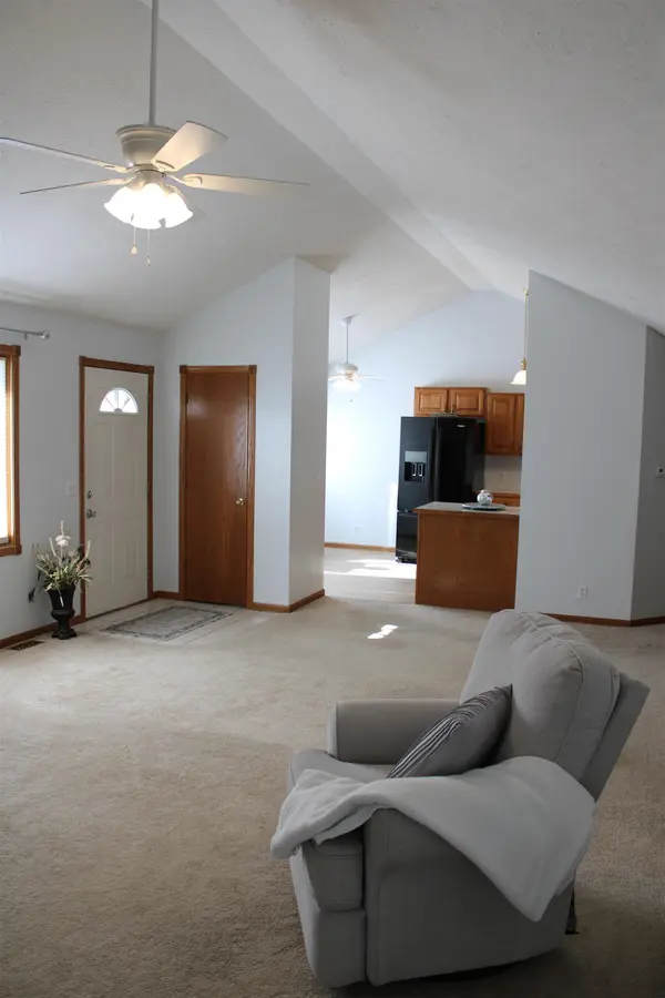 671 Georgetown Rd, Salina, KS 67401