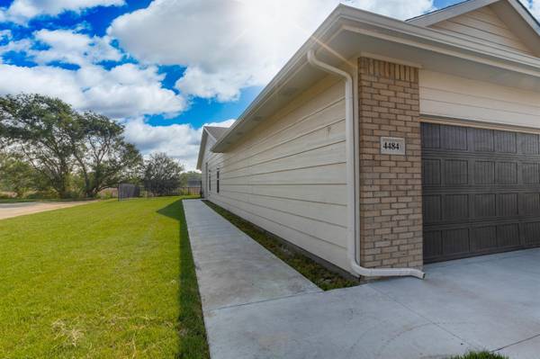 4445-4447 N Sandplum St, Wichita, KS 67205