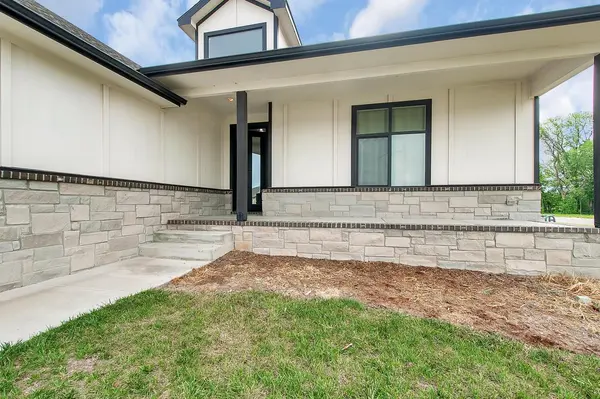 2246 S Nicole Cir, Andover, KS 67002