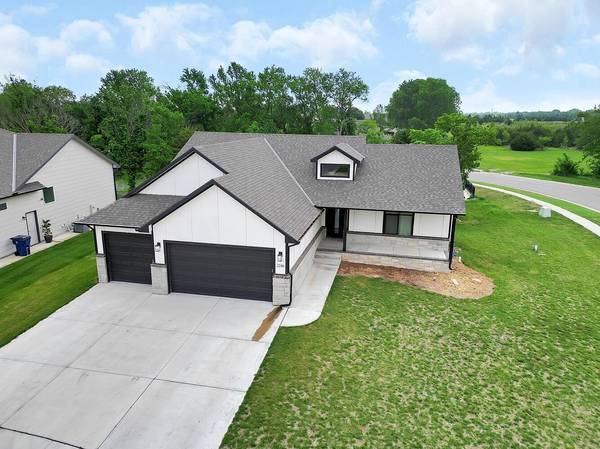 2246 S Nicole Cir, Andover, KS 67002