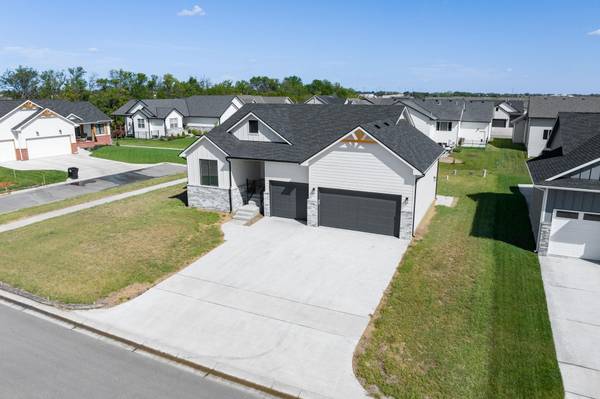 1230 W Ravendale Ln, Goddard, KS 67052