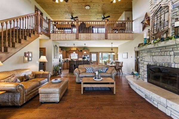 3266 Dove Road, Abilene, KS 67410