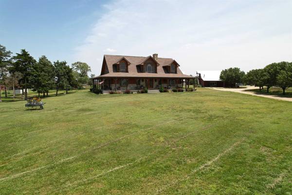3266 Dove Road, Abilene, KS 67410