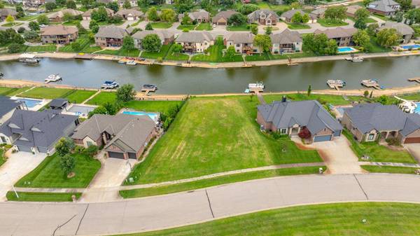 3301 W Crystal Beach, Wichita, KS 67204