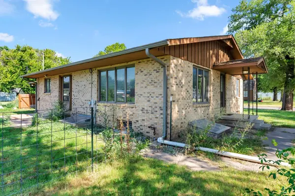 401 S Edwards Ave., Moundridge, KS 67107