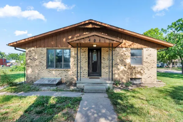 401 S Edwards Ave., Moundridge, KS 67107