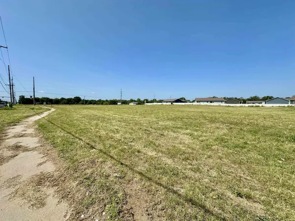 5515 S Seneca, Wichita, KS 67217