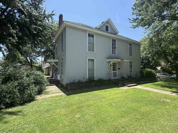 403 E 11th Ave, Winfield, KS 67156