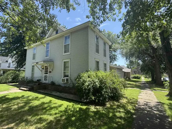 403 E 11th Ave, Winfield, KS 67156