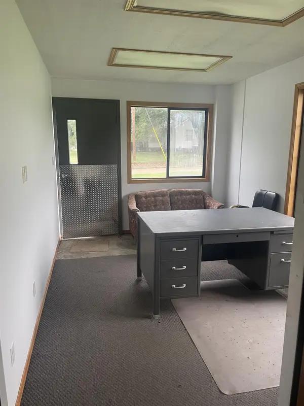 903 E 8th St, Harper, KS 67058
