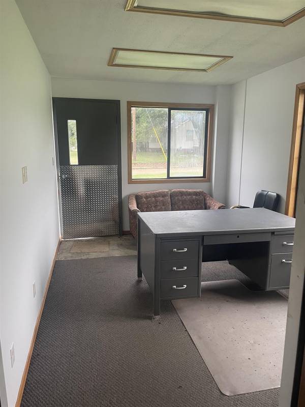 903 E 8th St, Harper, KS 67058