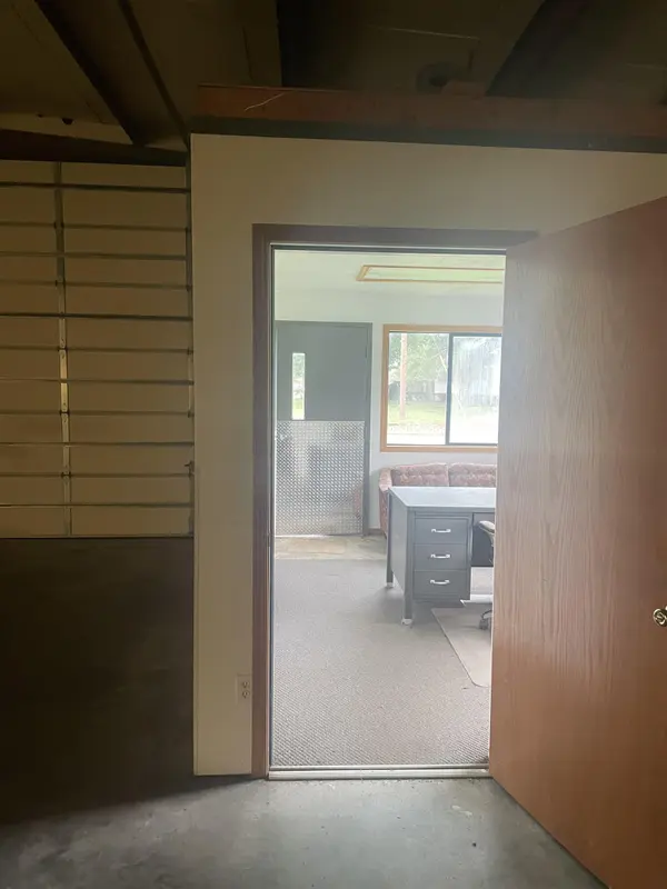 903 E 8th St, Harper, KS 67058