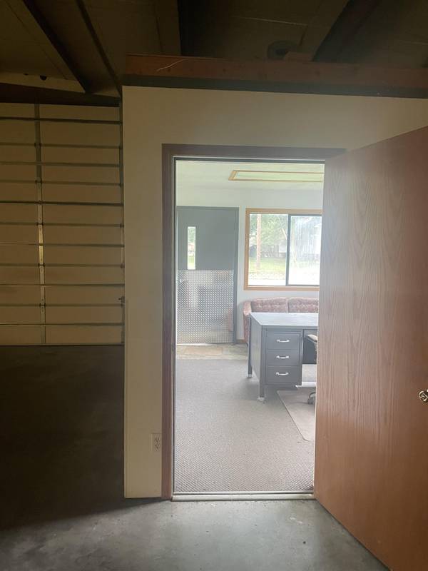 903 E 8th St, Harper, KS 67058