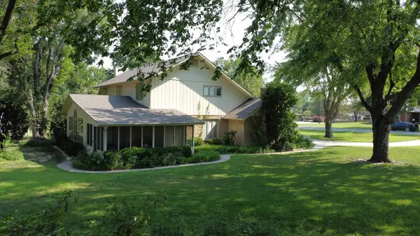 2305 N Squirrel Run, Arkansas City, KS 67005