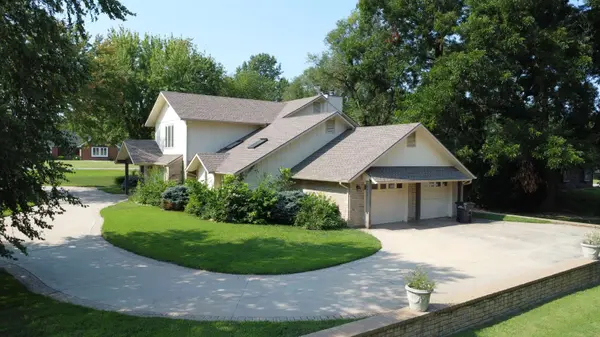 2305 N Squirrel Run, Arkansas City, KS 67005