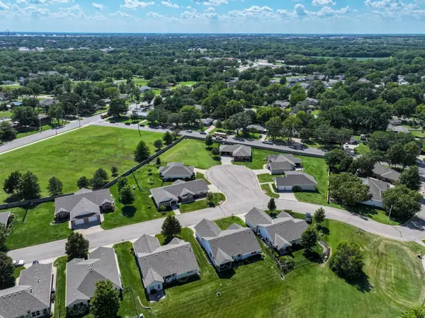 845 Tee Ct, El Dorado, KS 67042