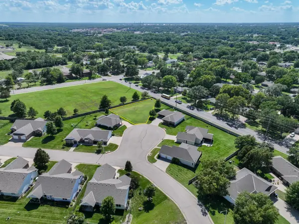 845 Tee Ct, El Dorado, KS 67042