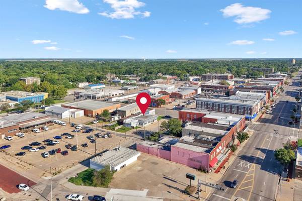 115 W 5th St, Newton, KS 67114