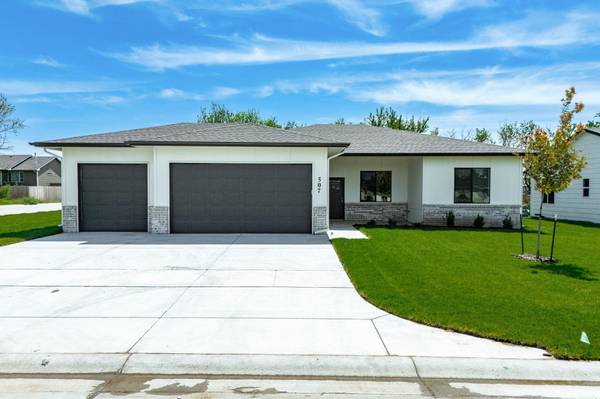 507 E Elmwood St, Park City, KS 67147