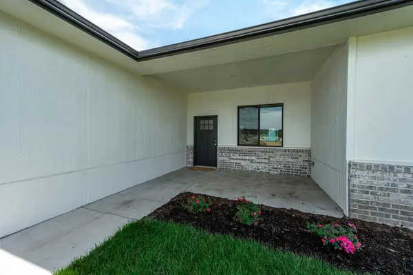 507 E Elmwood St, Park City, KS 67147