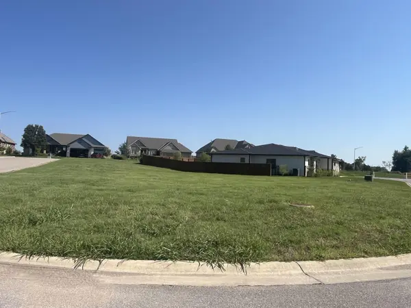 4674 W Emerald Bay Ct, Wichita, KS 67205