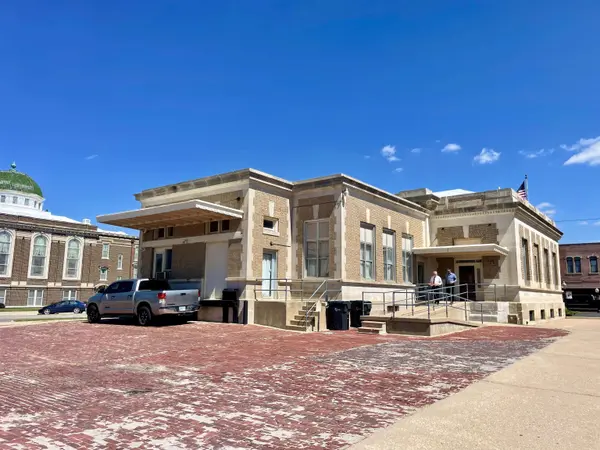 725 N Main St, Newton, KS 67114