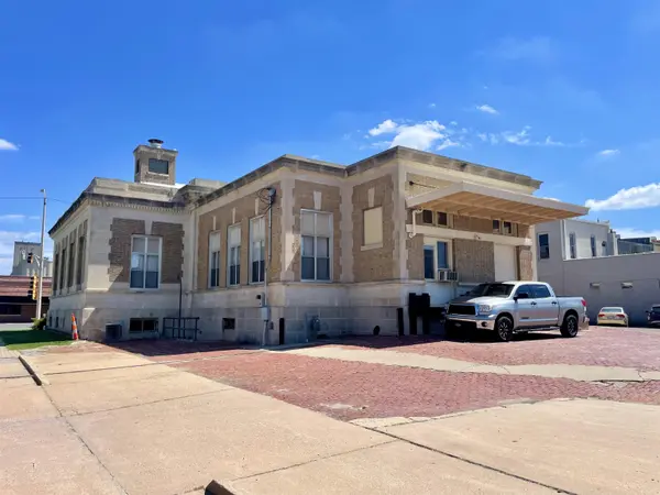 725 N Main St, Newton, KS 67114