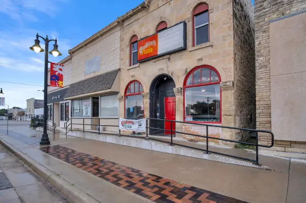 114 E Main St, Marion, KS 66861