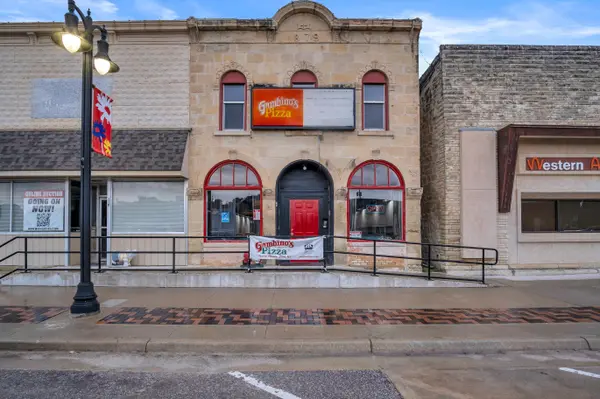 114 E Main St, Marion, KS 66861