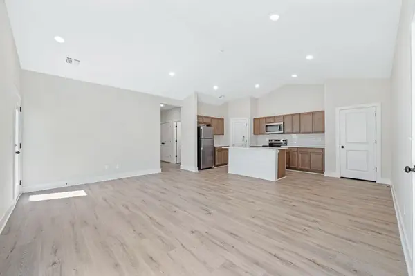 505 E Harper St, Valley Center, KS 67147-8955