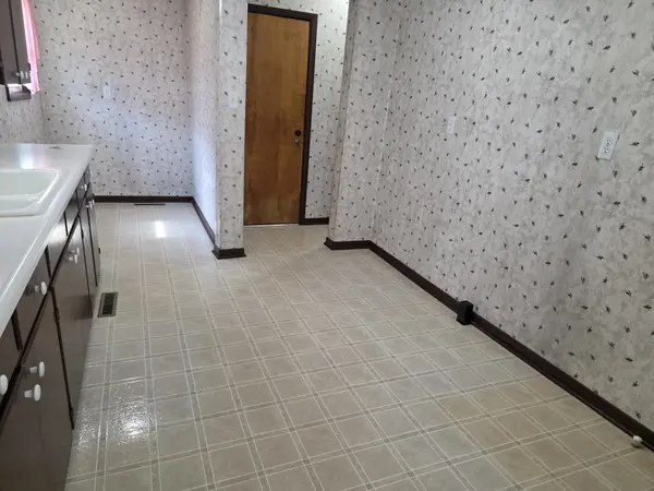 1021 N 3rd St, Arkansas City, KS 67005