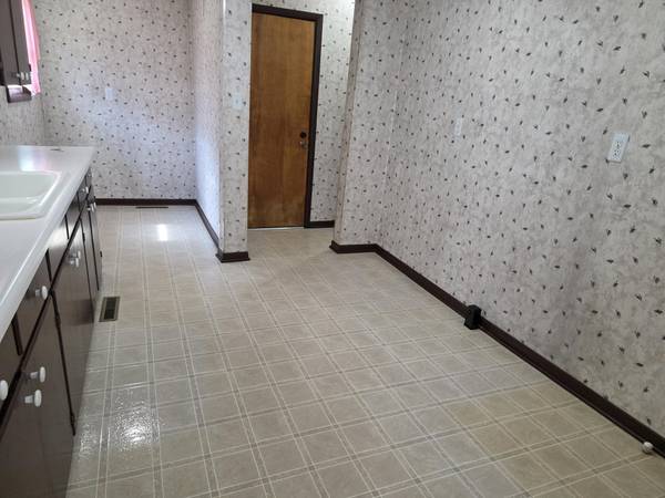 1021 N 3rd St, Arkansas City, KS 67005