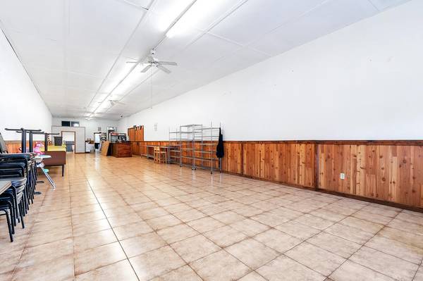 136 E Long St, Dighton, KS 67839