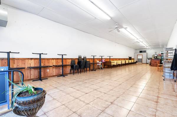 136 E Long St, Dighton, KS 67839