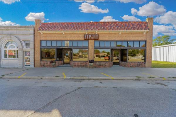 103 W Spring Ave, Conway Springs, KS 67031