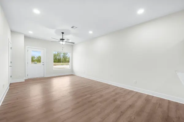 841 S Wybern St, Valley Center, KS 67147-8977