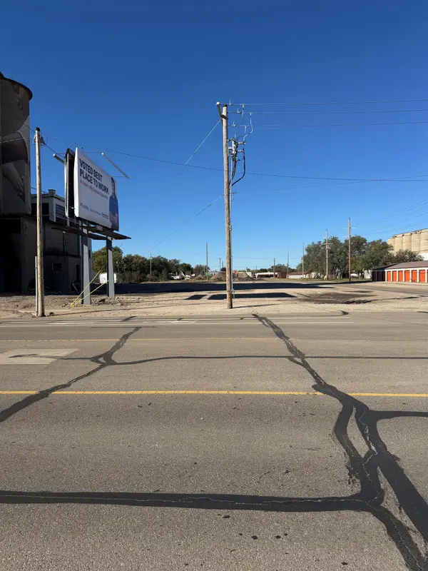 343 N Santa Fe Ave, Salina, KS 67401