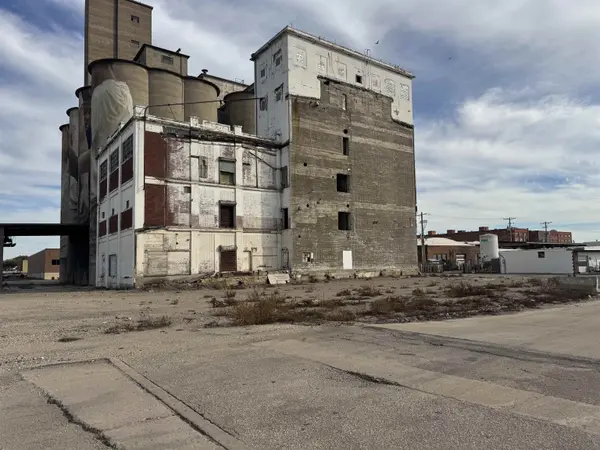 343 N Santa Fe Ave, Salina, KS 67401