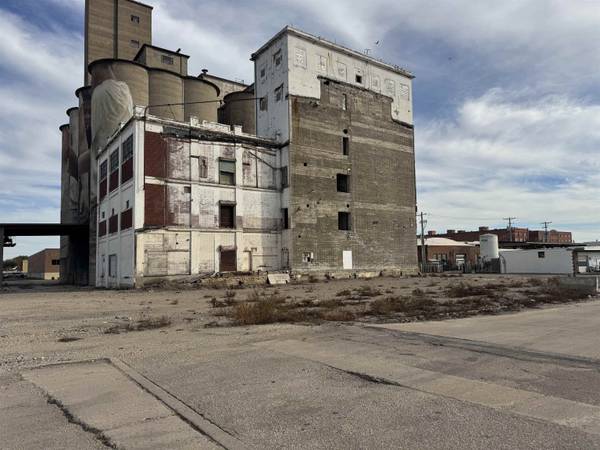 343 N Santa Fe Ave, Salina, KS 67401