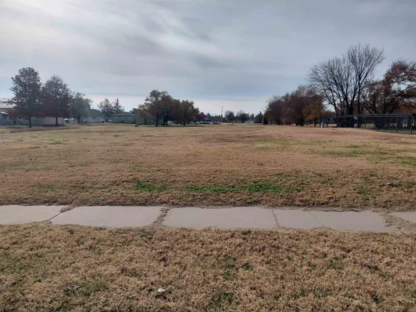 1001 Myles Dr, Wellington, KS 67152