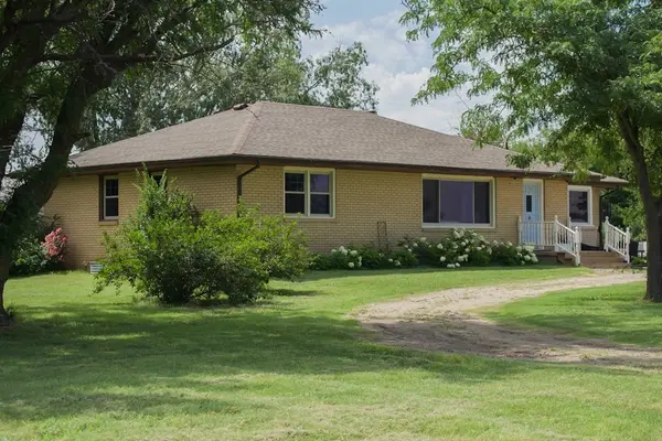 631 S Maize RD, Wellington, KS 67152