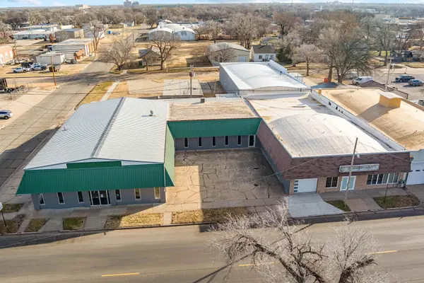 740 N 9th St, Salina, KS 67401