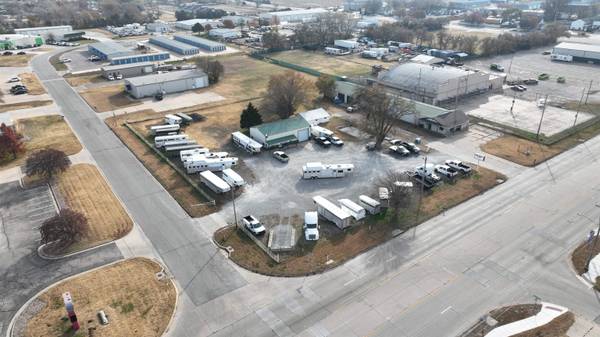 7046 S Broadway Ave, Haysville, KS 67060