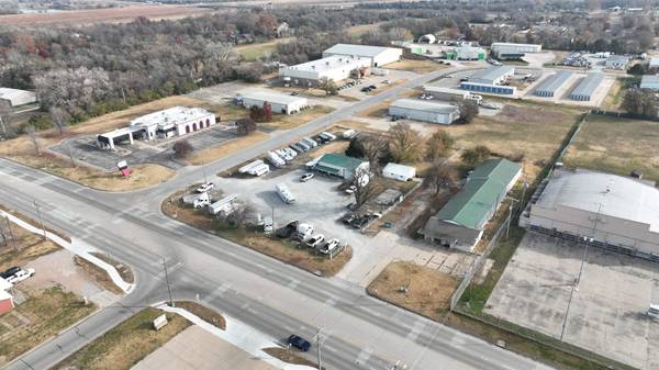 7046 S Broadway Ave, Haysville, KS 67060