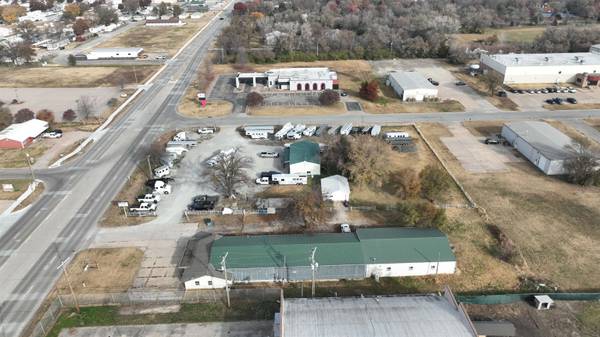 7046 S Broadway Ave, Haysville, KS 67060