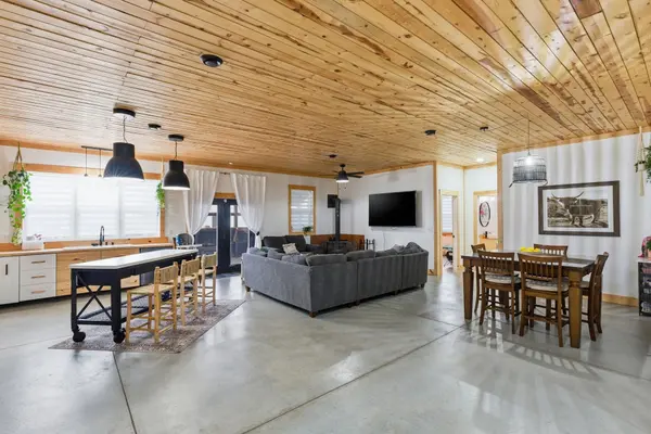 25505 S Haven Rd, Mount Hope, KS 67108