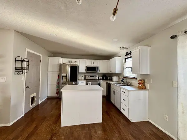 1314 E Hurley St, Haysville, KS 67060